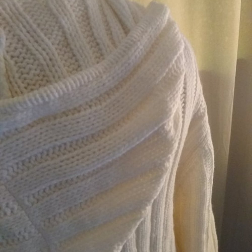 sweater - Picture 5 of 6